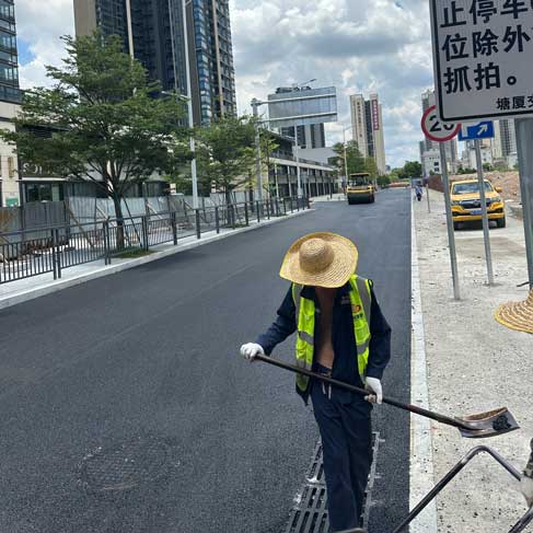 產(chǎn)業(yè)園道路瀝青鋪攤